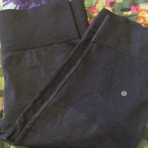 Lululemon crops 10/12